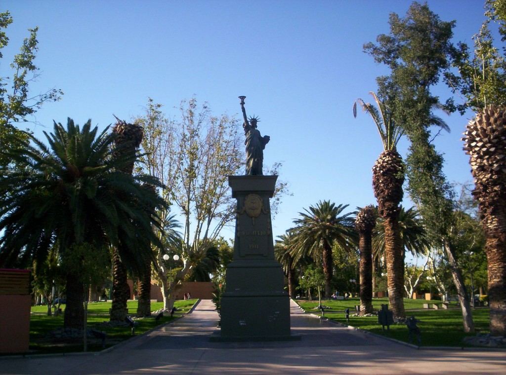 Estatua_de_la_Libertadad,_Villa_Aberastain,_San_Juan